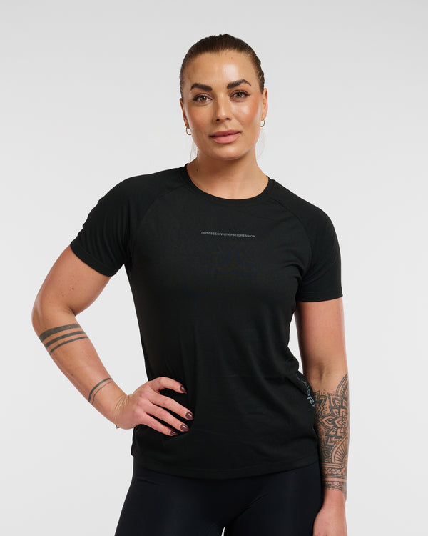 Greatness Women’s T
 T-shirt Black